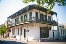 Laissez les Bons Temps Rouler for Apartment Life in The Big Easy